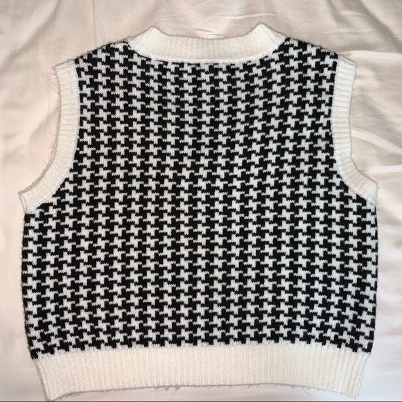Like-New! Houndstooth Sweater Vest - Picture 5 of 5